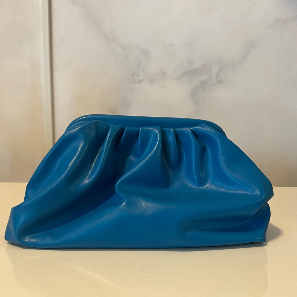 Crossaint Purse (Never Been Worn)